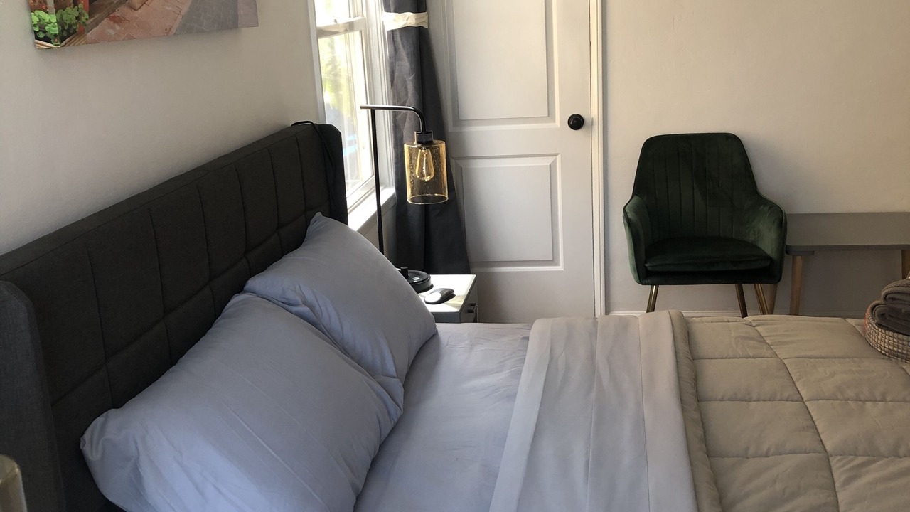 Photo of Bedroom in Belmont Shore