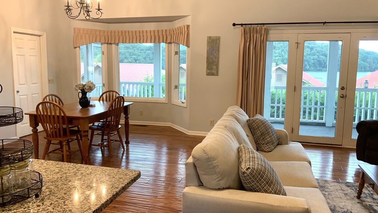Photo of Livingroom in Hiawassee