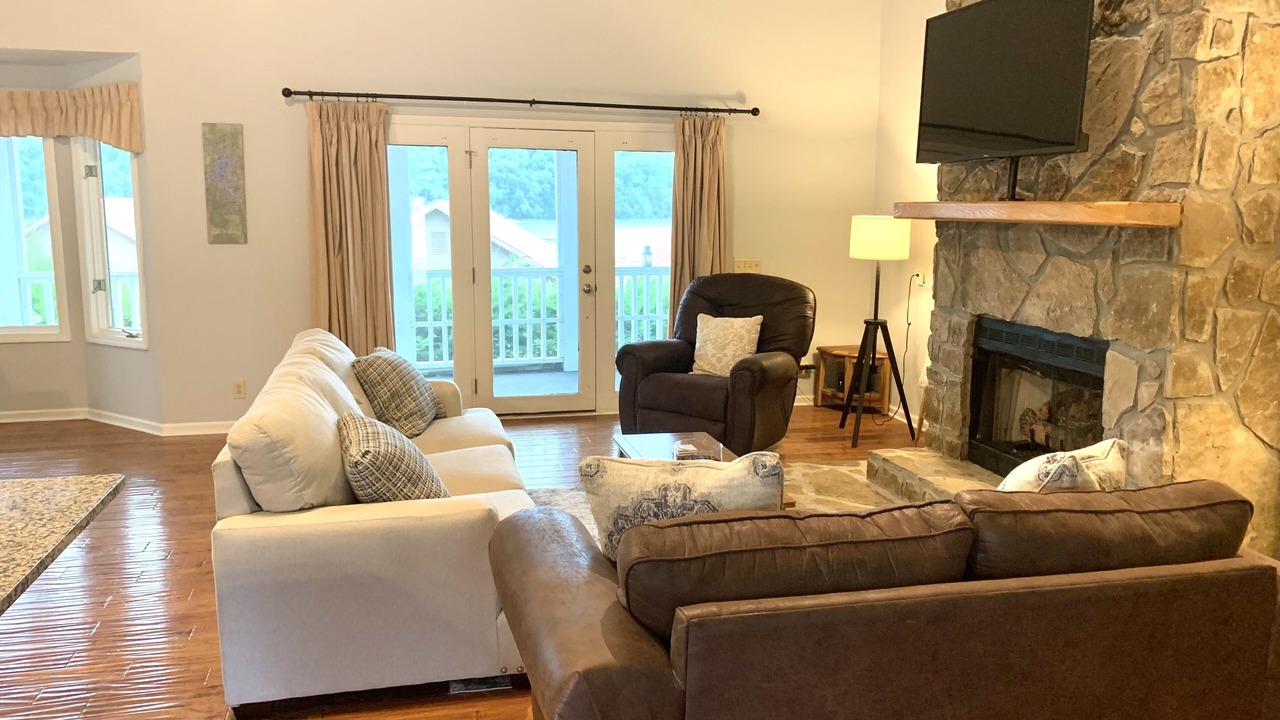 Photo of Livingroom in Hiawassee