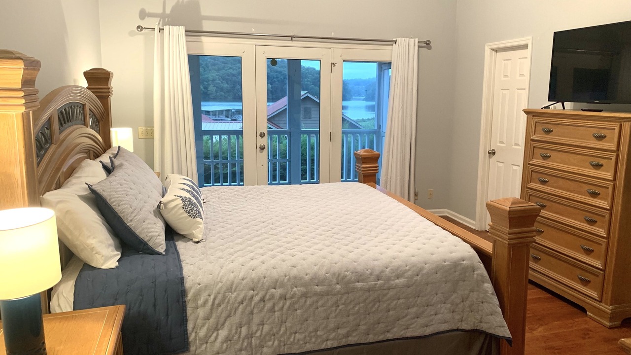 Photo of Bedroom in Hiawassee