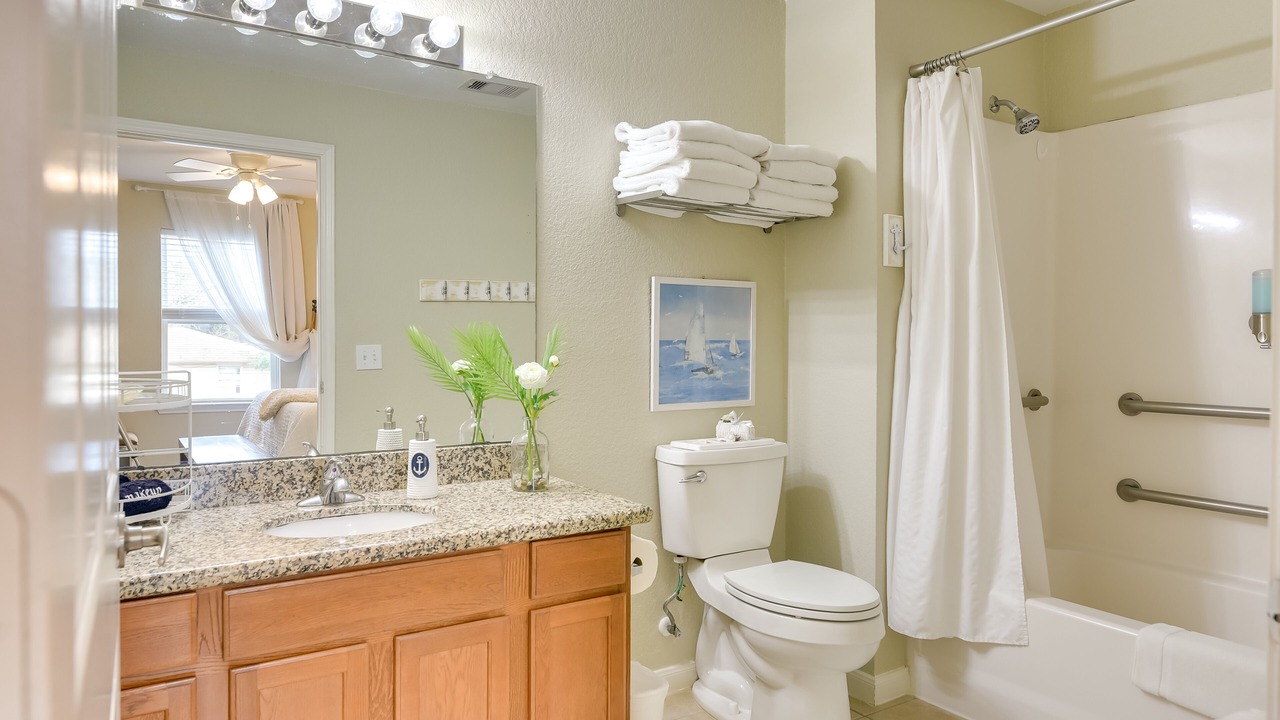 Photo of Bathroom in El Lago