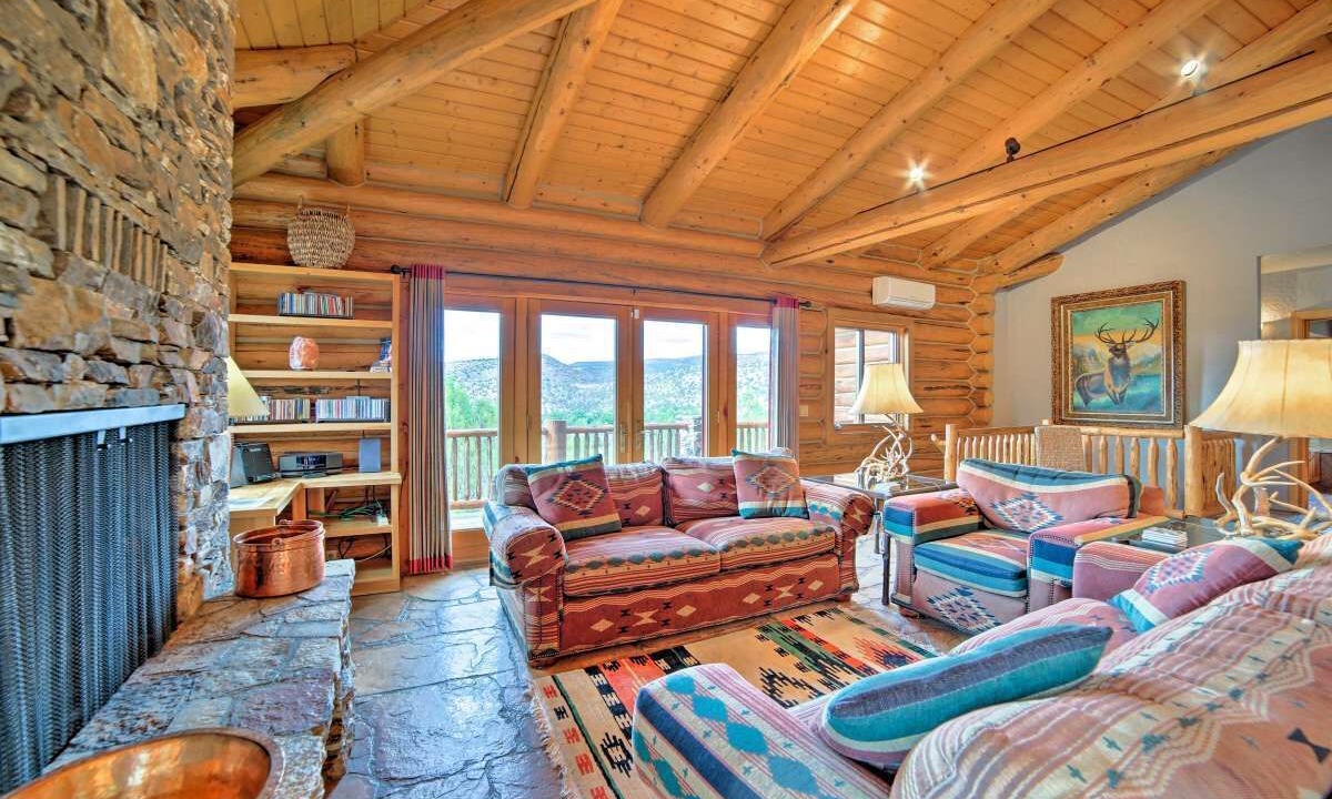 Photo of Livingroom in Spanish Valley