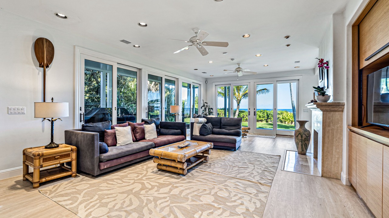 Photo of Livingroom in Mokuleia
