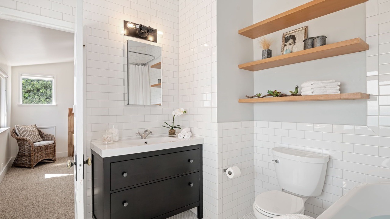 Photo of Bathroom in Summerland