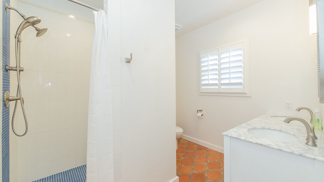 Photo of Bathroom in Uvalde