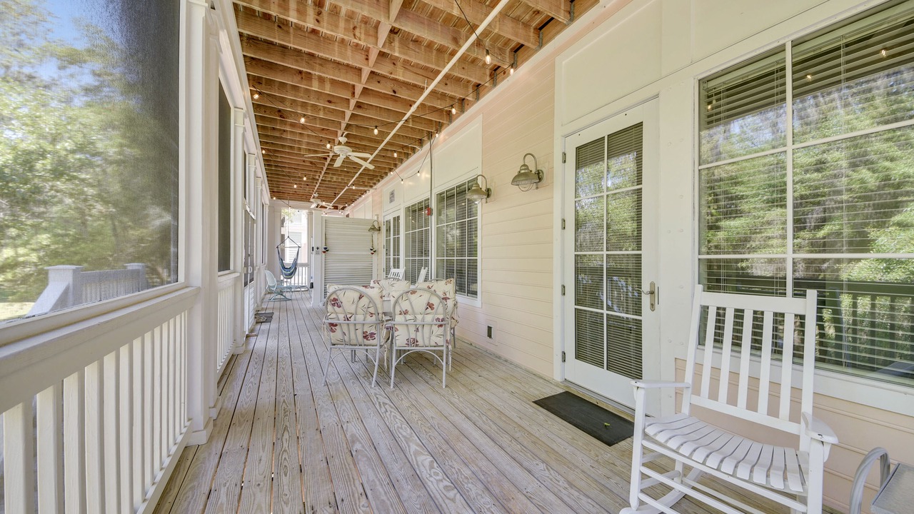 Photo of Patio Balcony in Melrose on the Beach