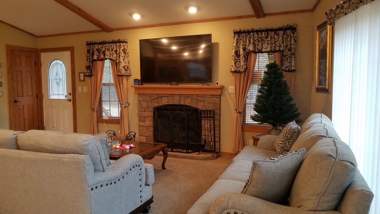 Photo of Livingroom in Springville