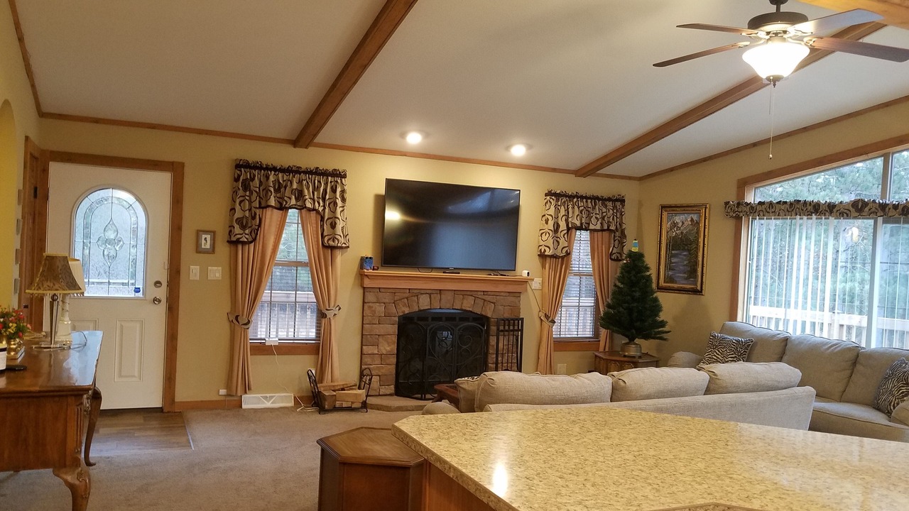 Photo of Livingroom in Springville