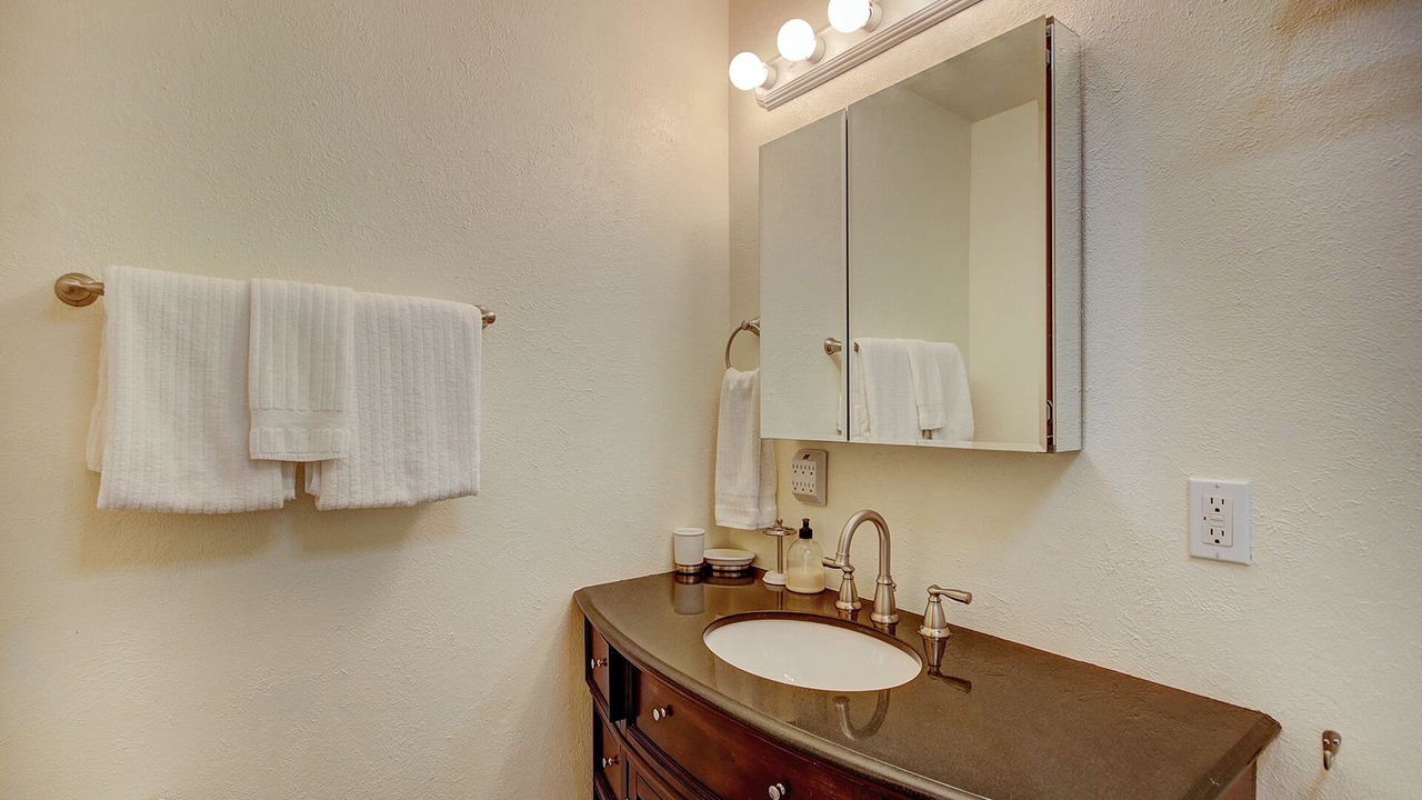 Photo of Bathroom in Peak 8