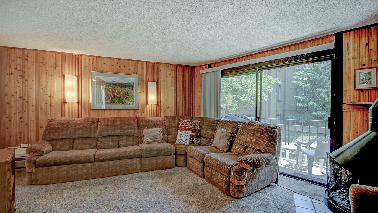 Photo of Bedroom in Peak 8