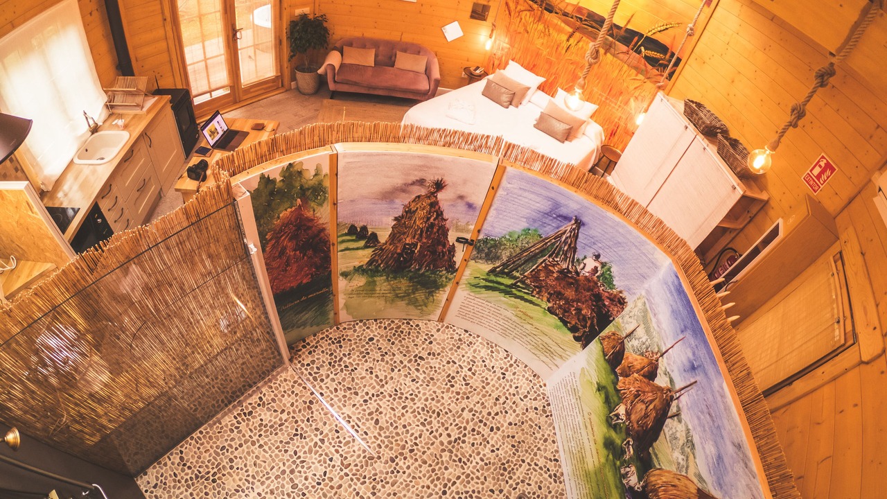 Photo of Others in Lires