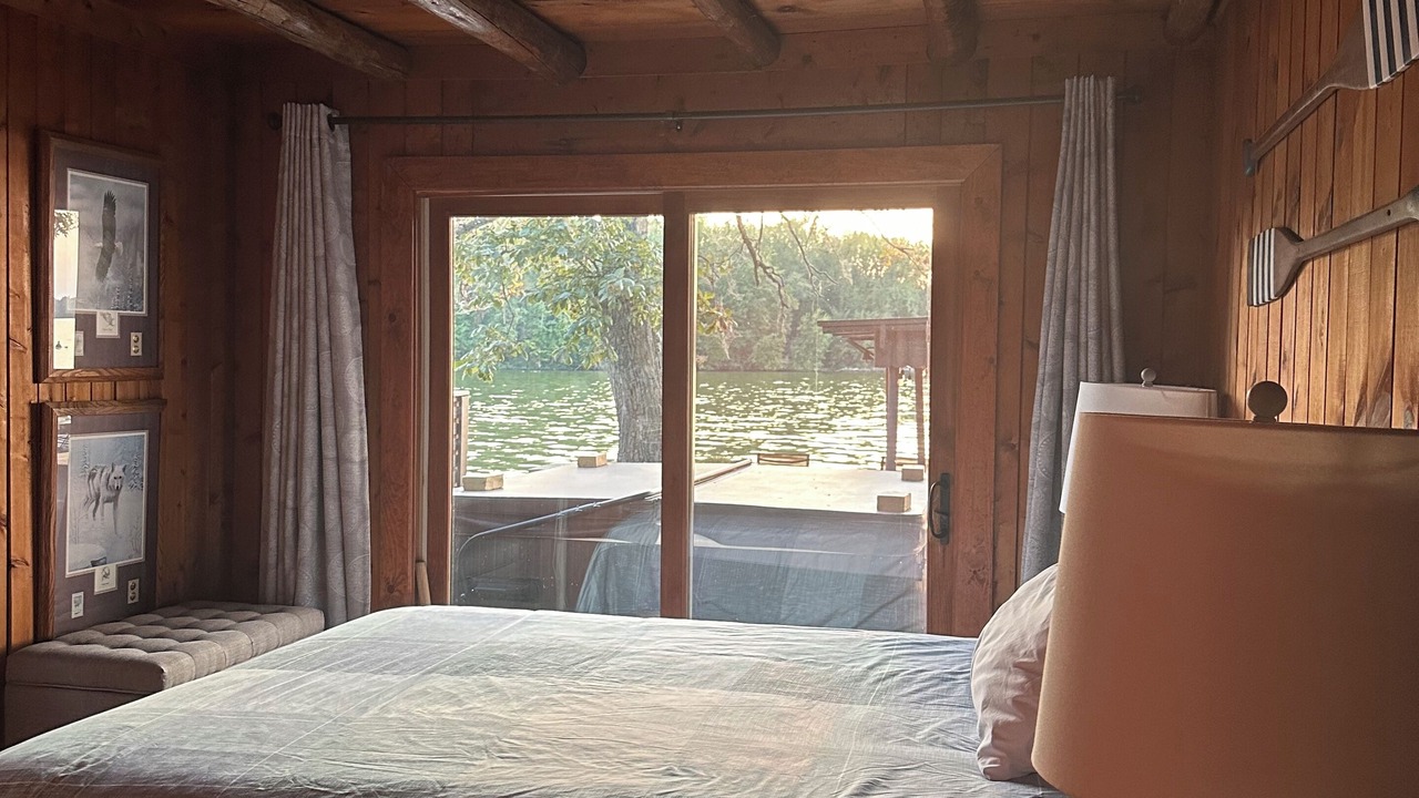 Photo of Bedroom in Lakeview