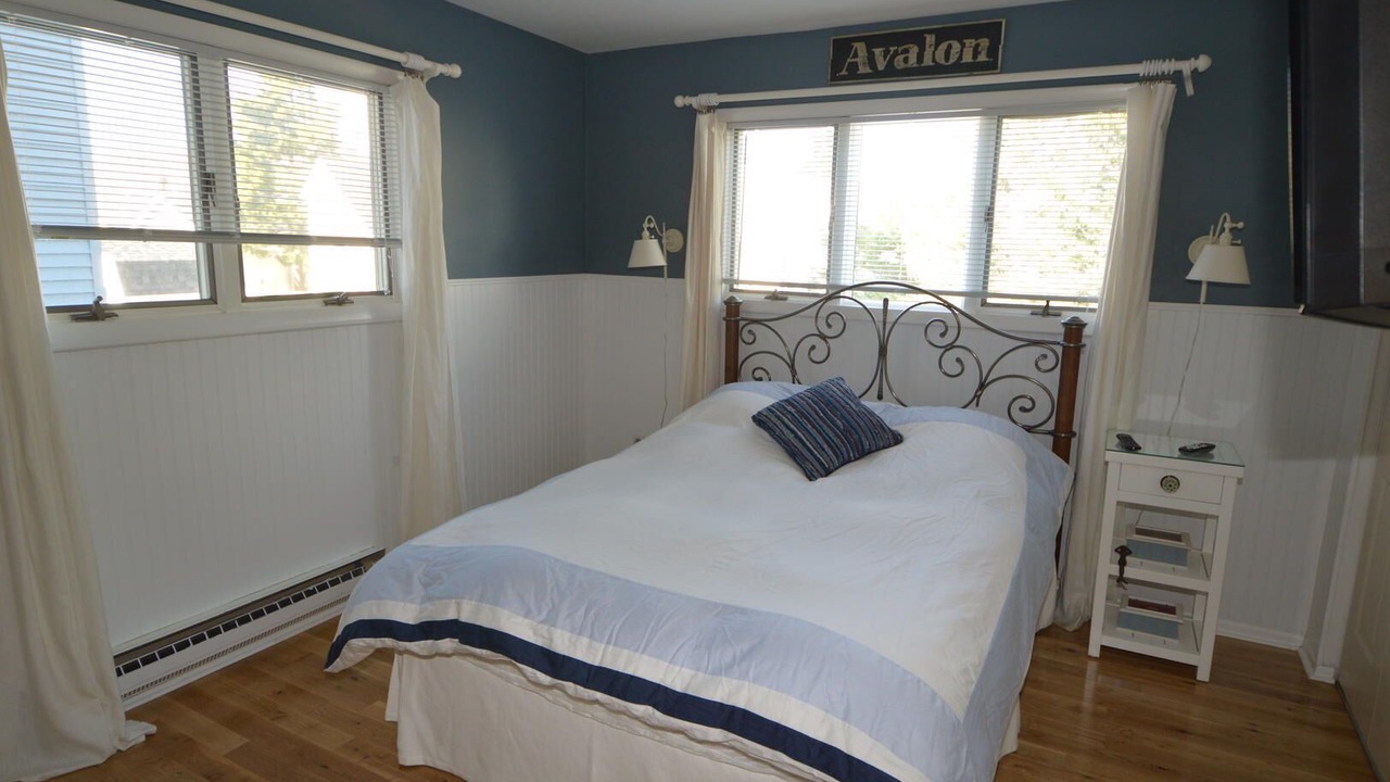 Photo of Bedroom in Avalon