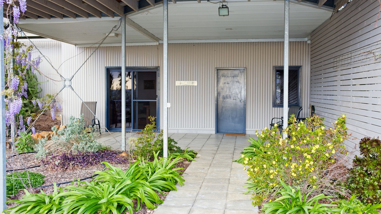 Photo of Outdoor in Baskerville
