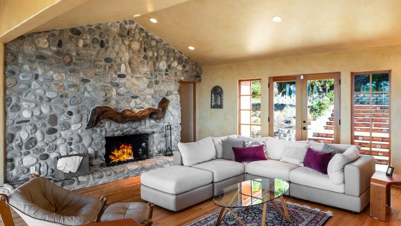 Photo of Livingroom in Carmel Highlands