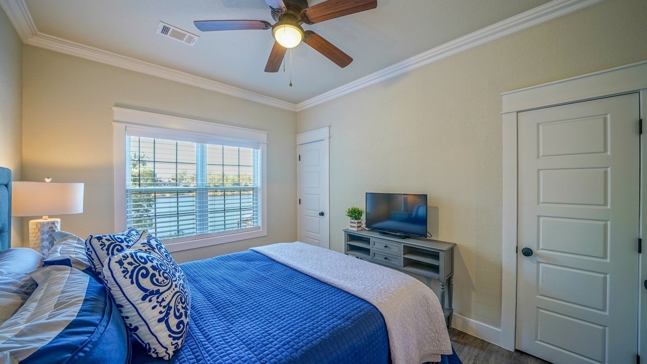 Photo of Bedroom in Lake Hamilton