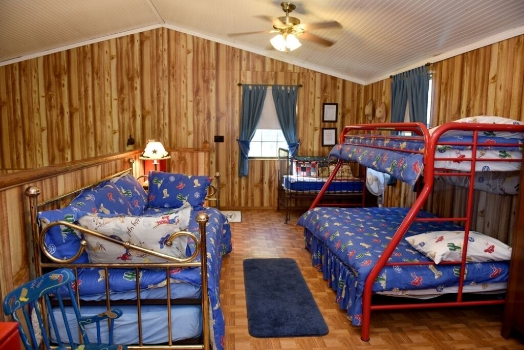 Photo of Bedroom in Uvalde County