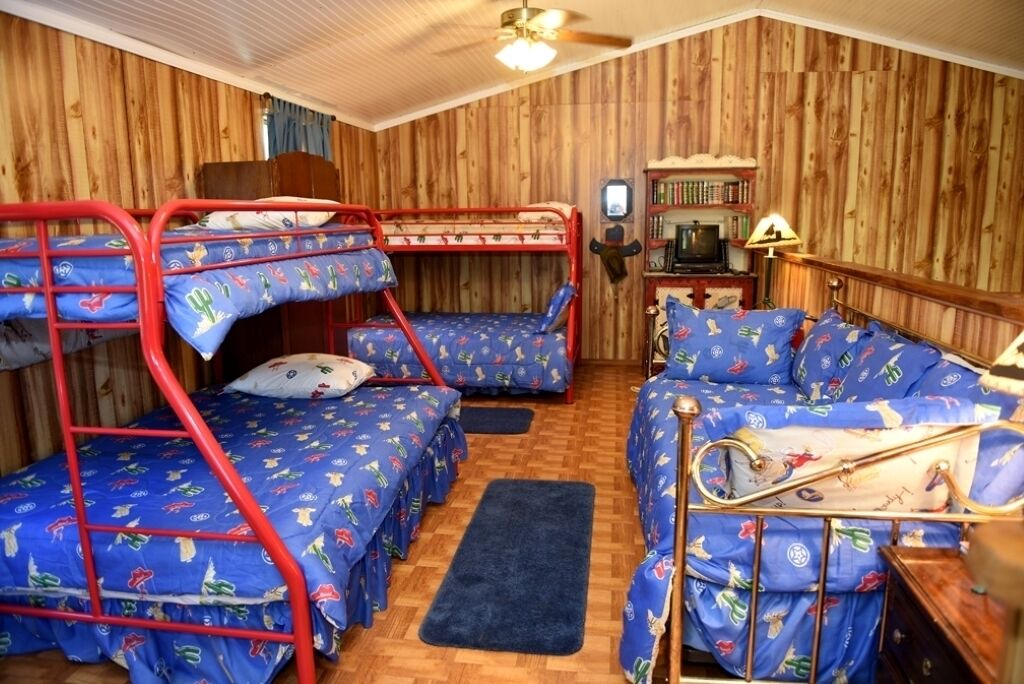Photo of Bedroom in Uvalde County