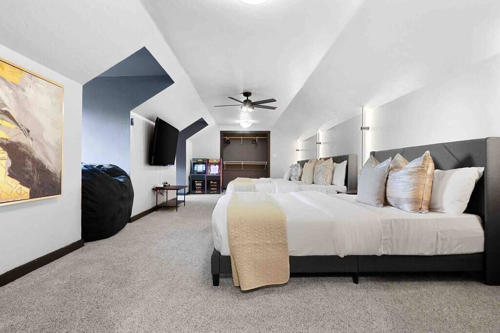 Photo of Bedroom in Allouez