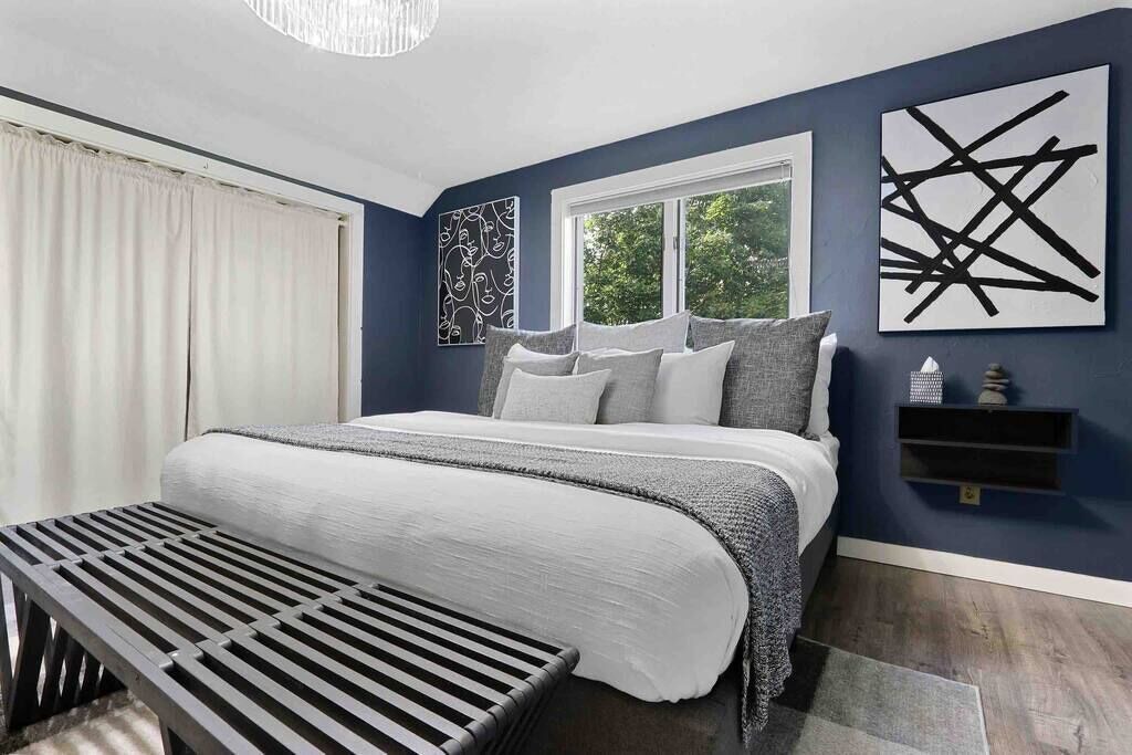 Photo of Bedroom in Allouez