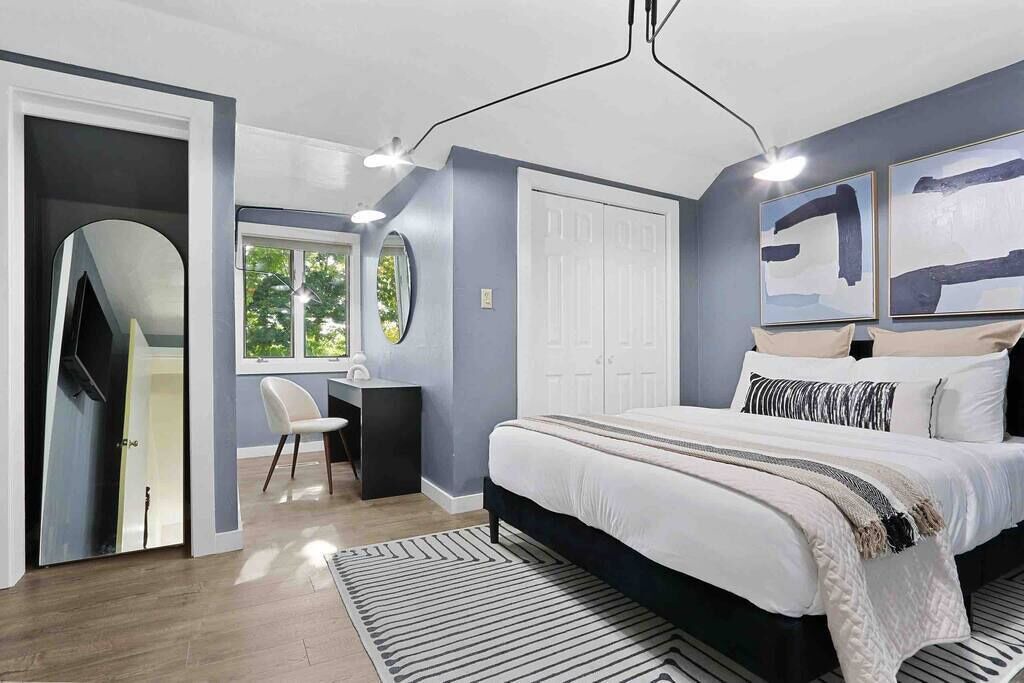 Photo of Bedroom in Allouez