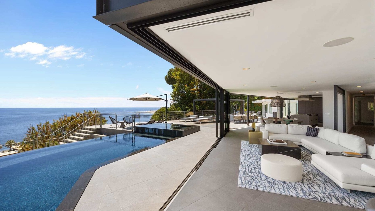 Photo of Bedroom in Eastern Malibu