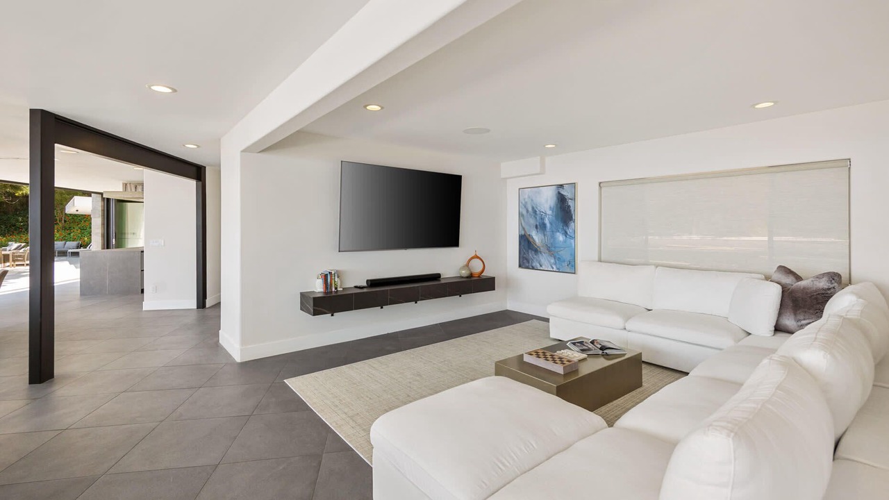 Photo of Bedroom in Eastern Malibu
