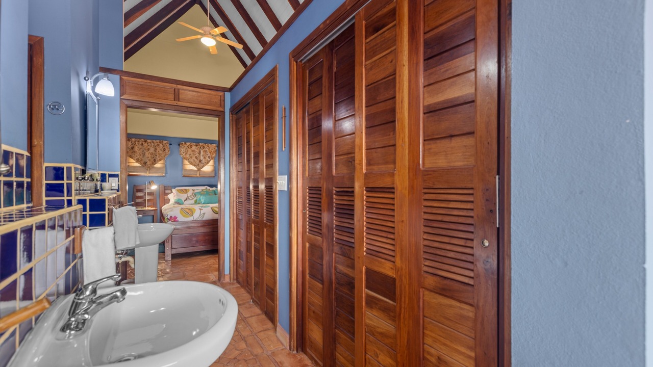 Photo of Bathroom in Caribbean Way