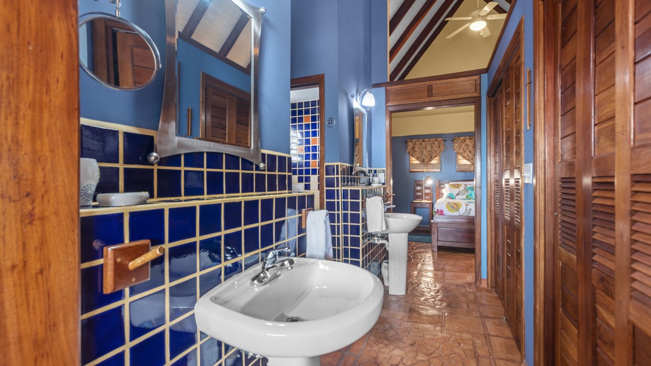 Photo of Bathroom in Caribbean Way