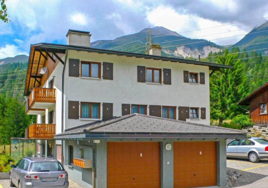 Photo of Buildings in Surava