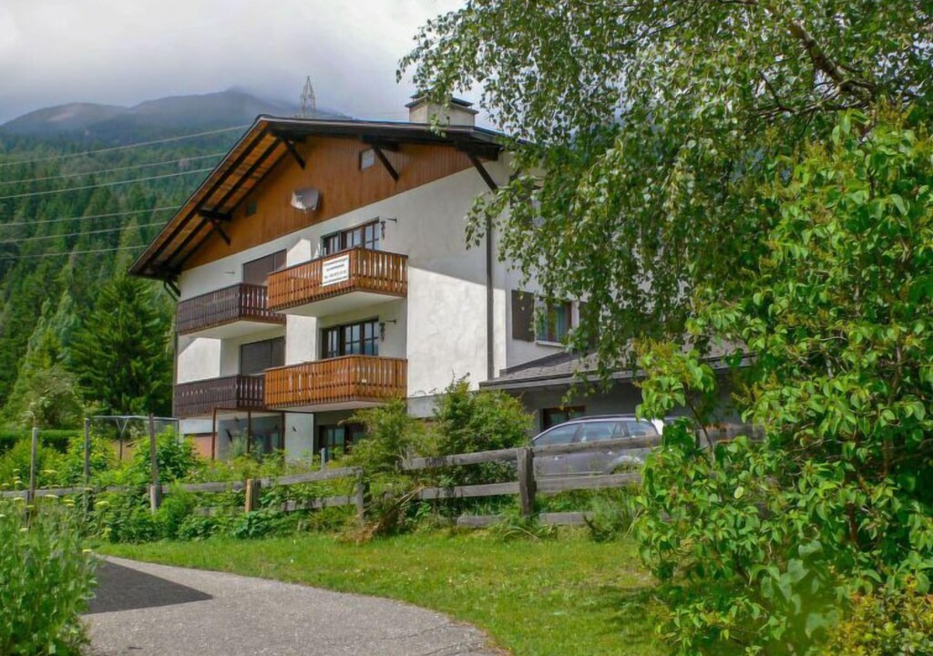 Photo of Buildings in Surava