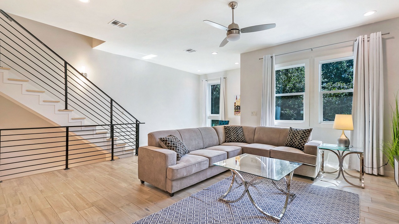 Photo of Livingroom in Mid-City