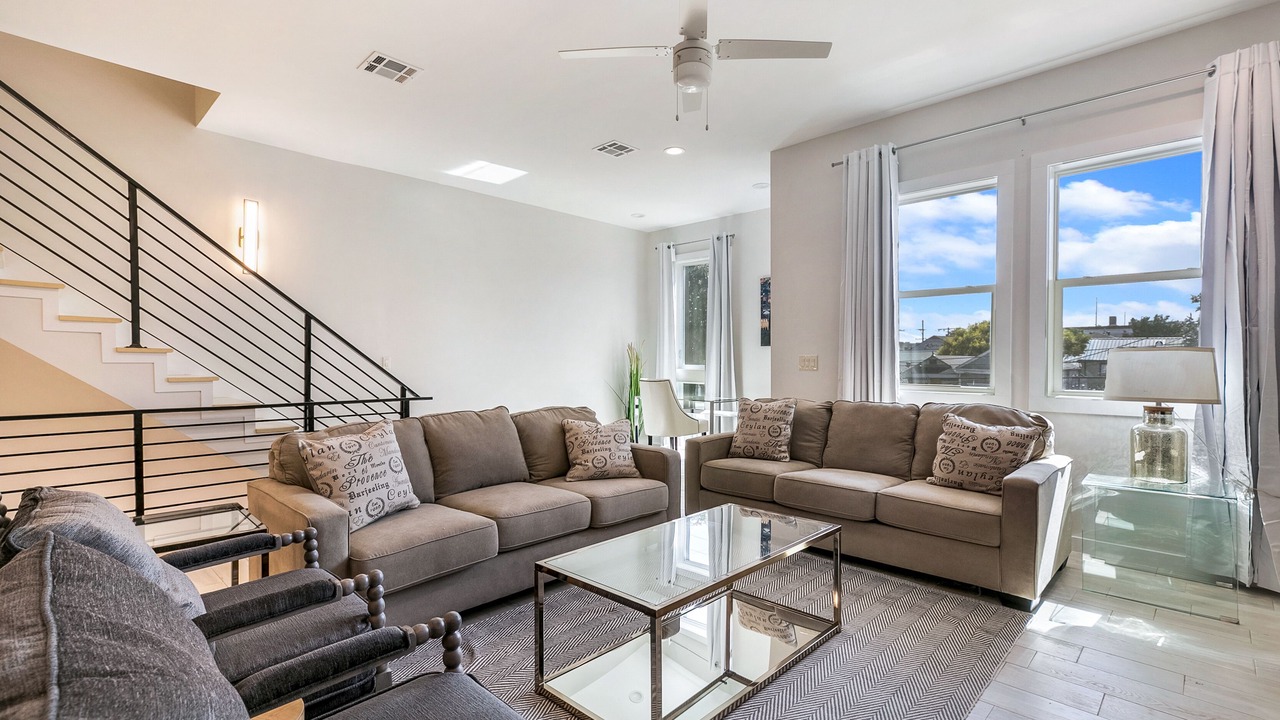 Photo of Livingroom in Mid-City