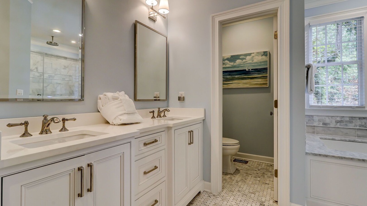 Photo of Bathroom in Vanderhorst Plantation