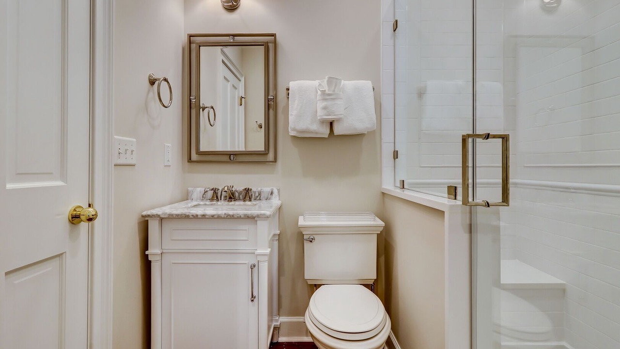 Photo of Bathroom in Vanderhorst Plantation