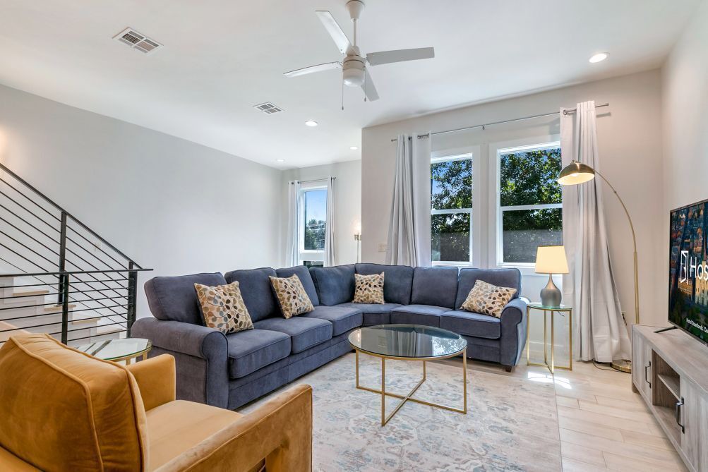 Photo of Livingroom in Mid-City