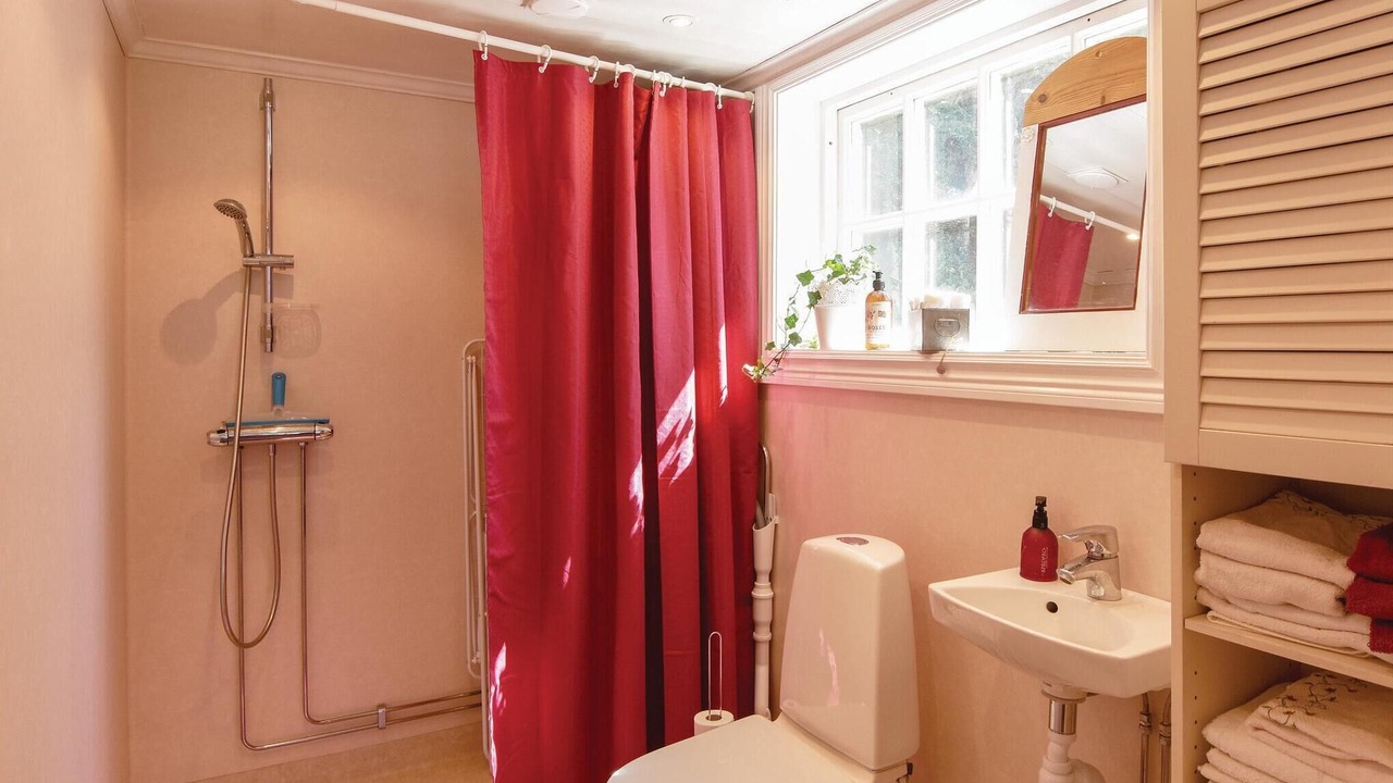 Photo of Bathroom in Lur