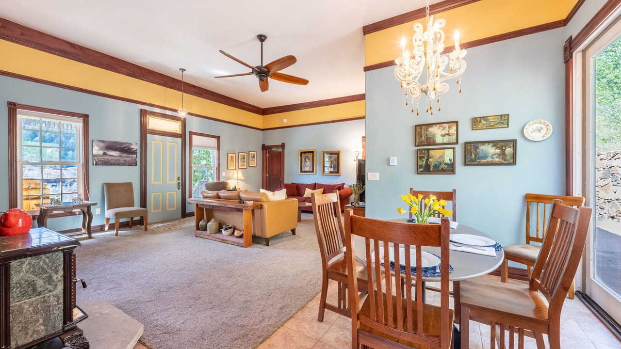 Photo of Livingroom in Central City