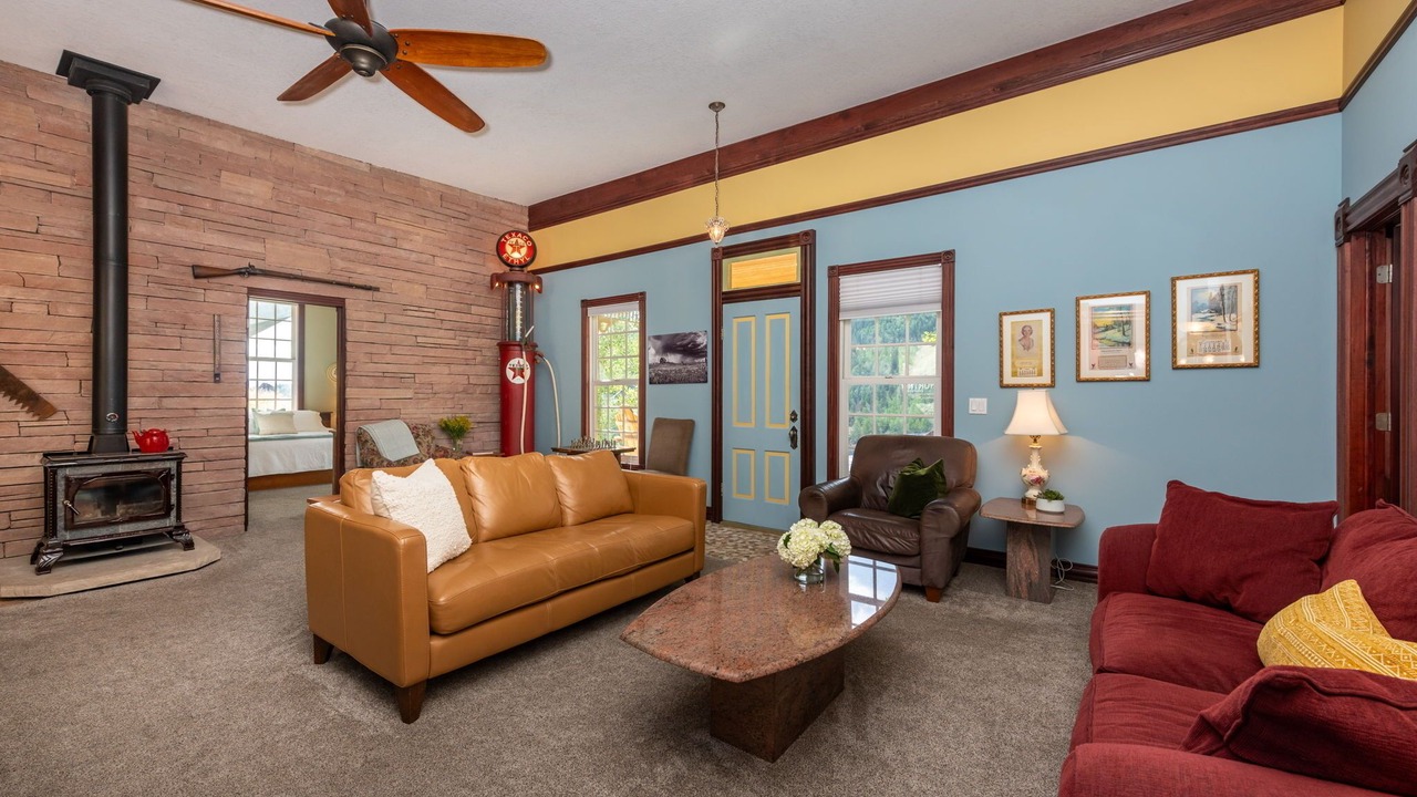 Photo of Livingroom in Central City