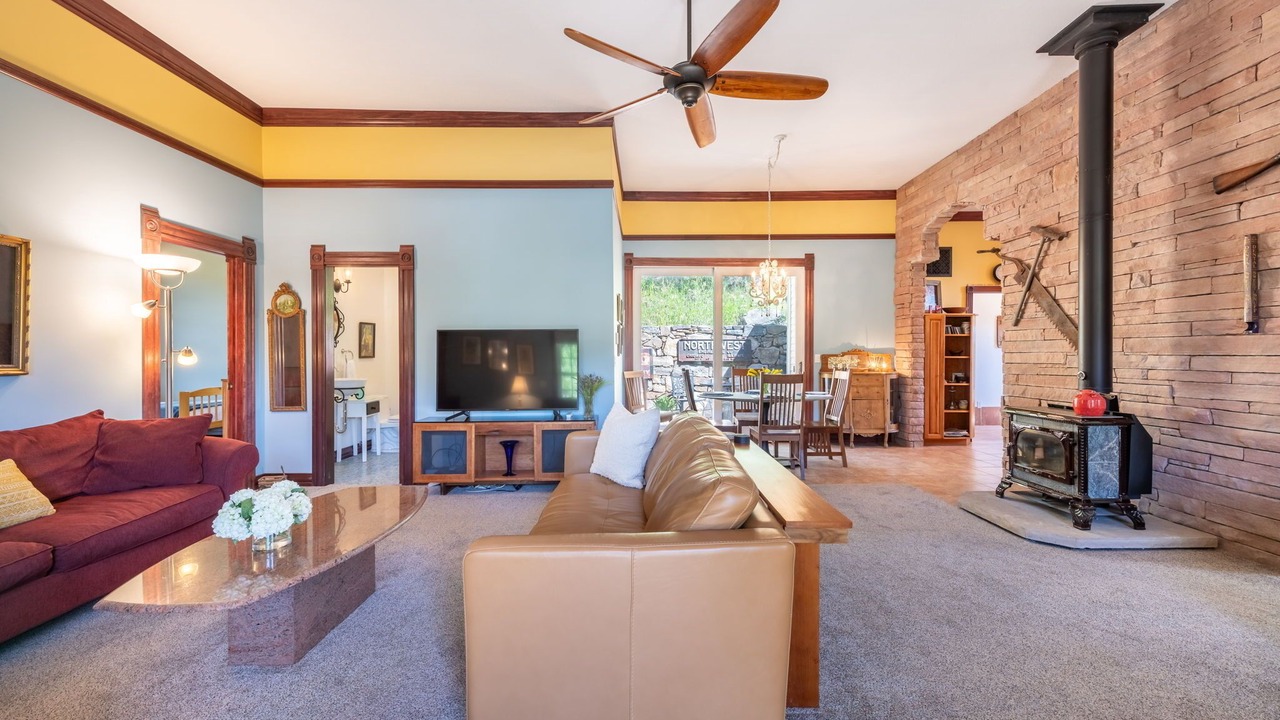 Photo of Livingroom in Central City