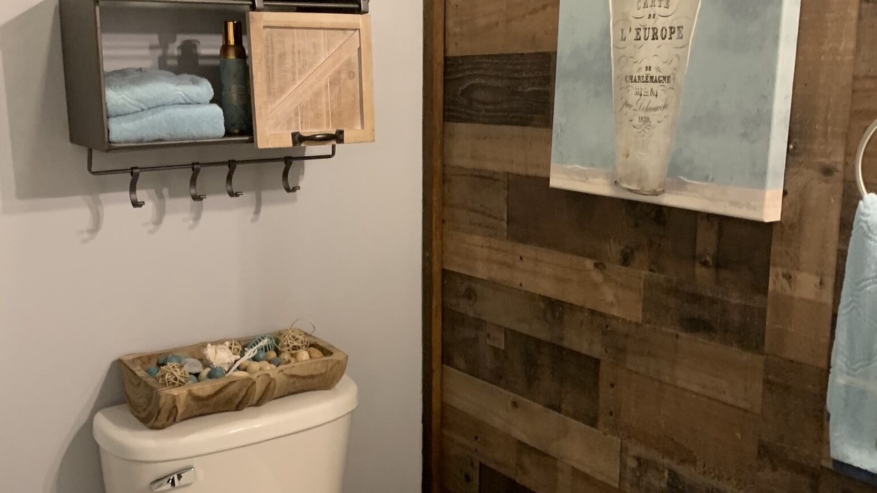 Photo of Bathroom in Summerville Historic District