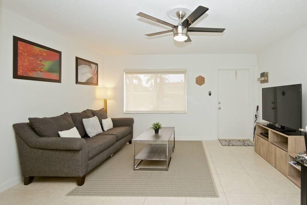 Photo of Livingroom in Santa Barbara Estates