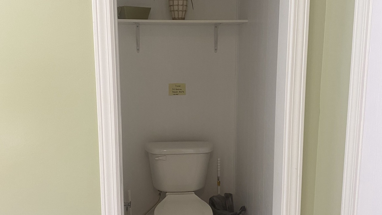 Photo of Bathroom in Roach