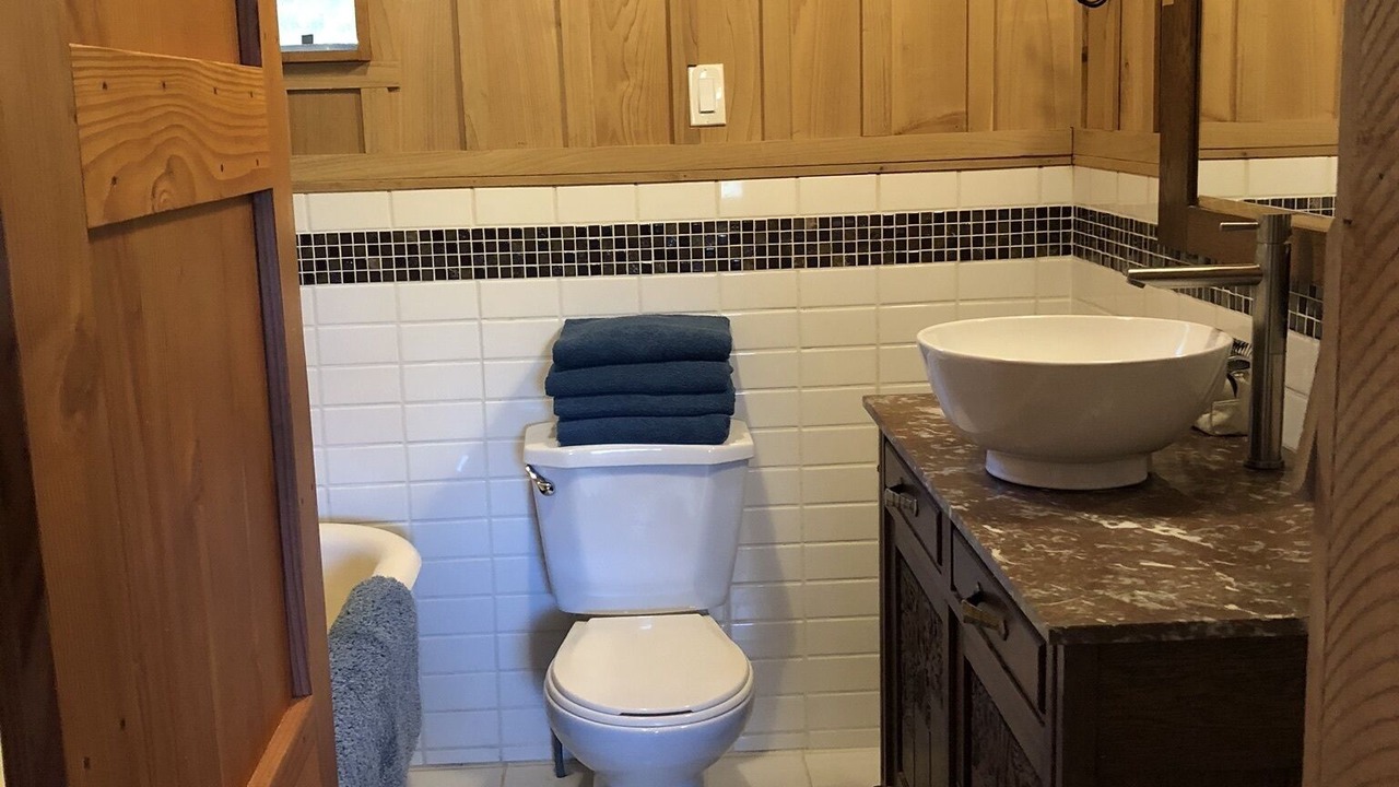 Photo of Bathroom in Refuge Cove