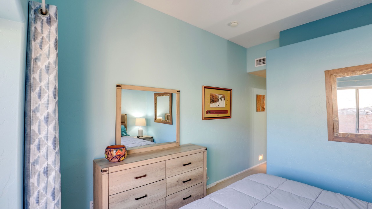 Photo of Bedroom in Oracle