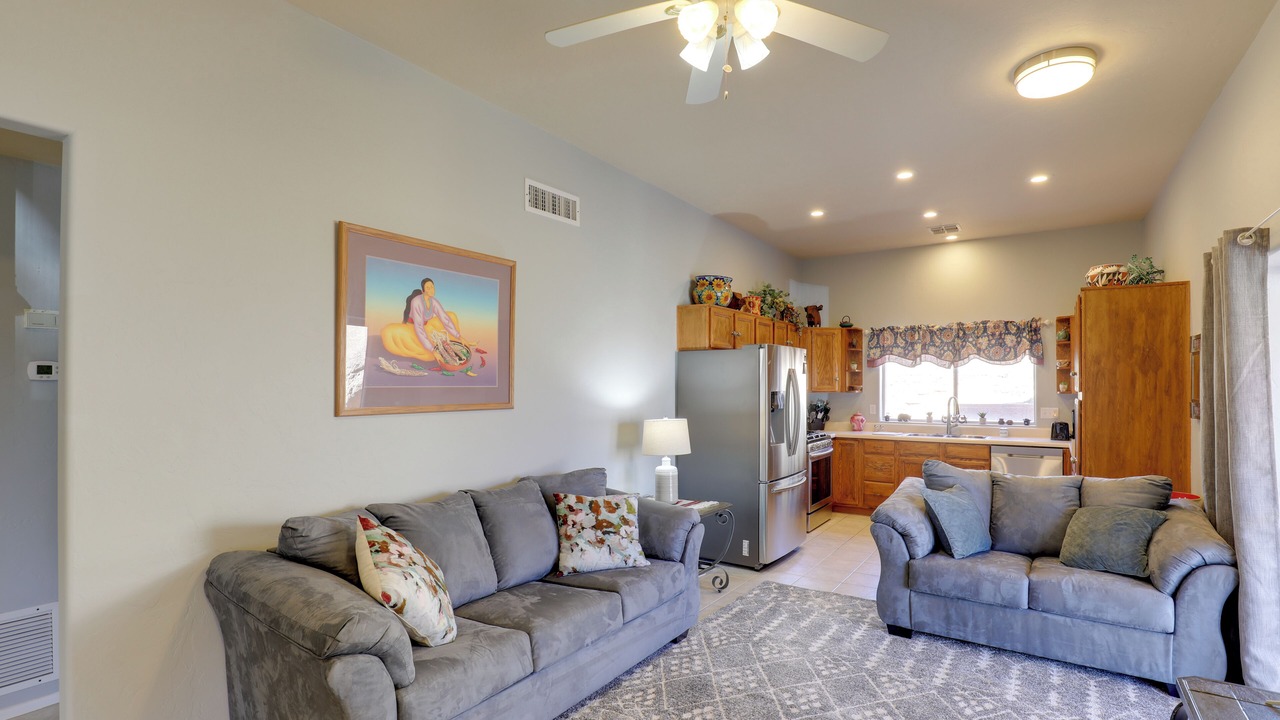 Photo of Livingroom in Oracle