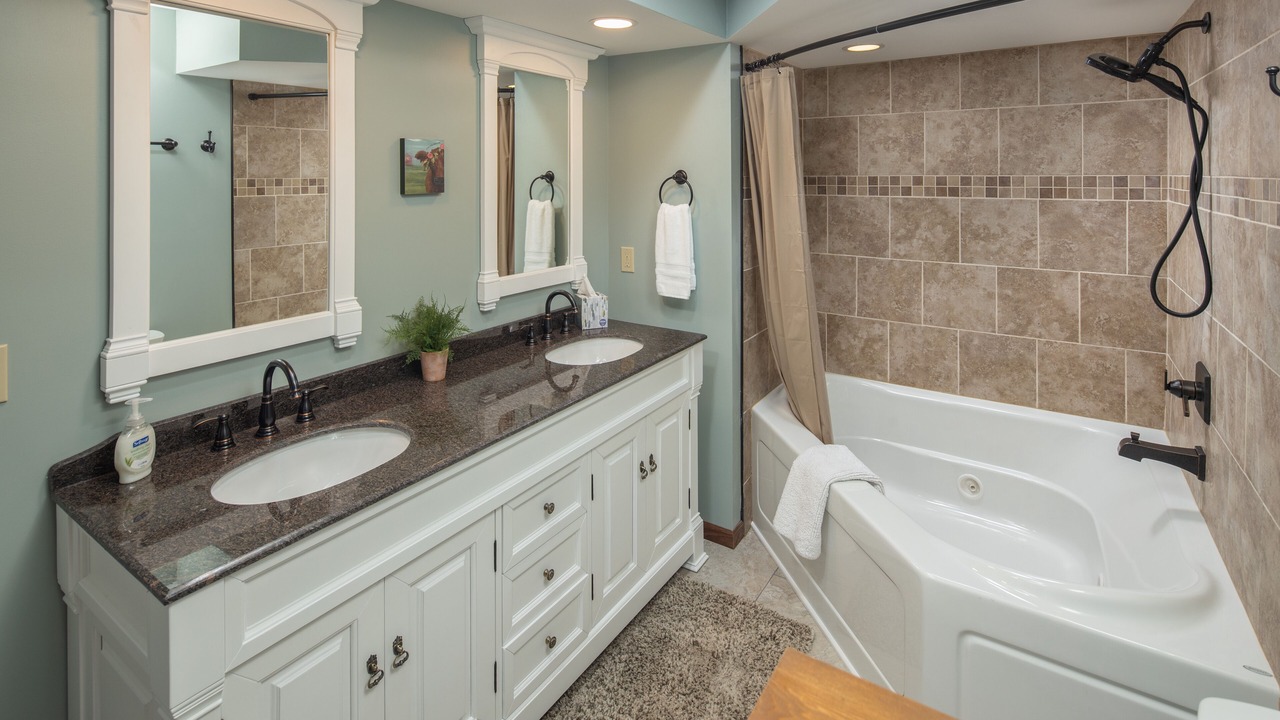 Photo of Bathroom in The Galena Territory
