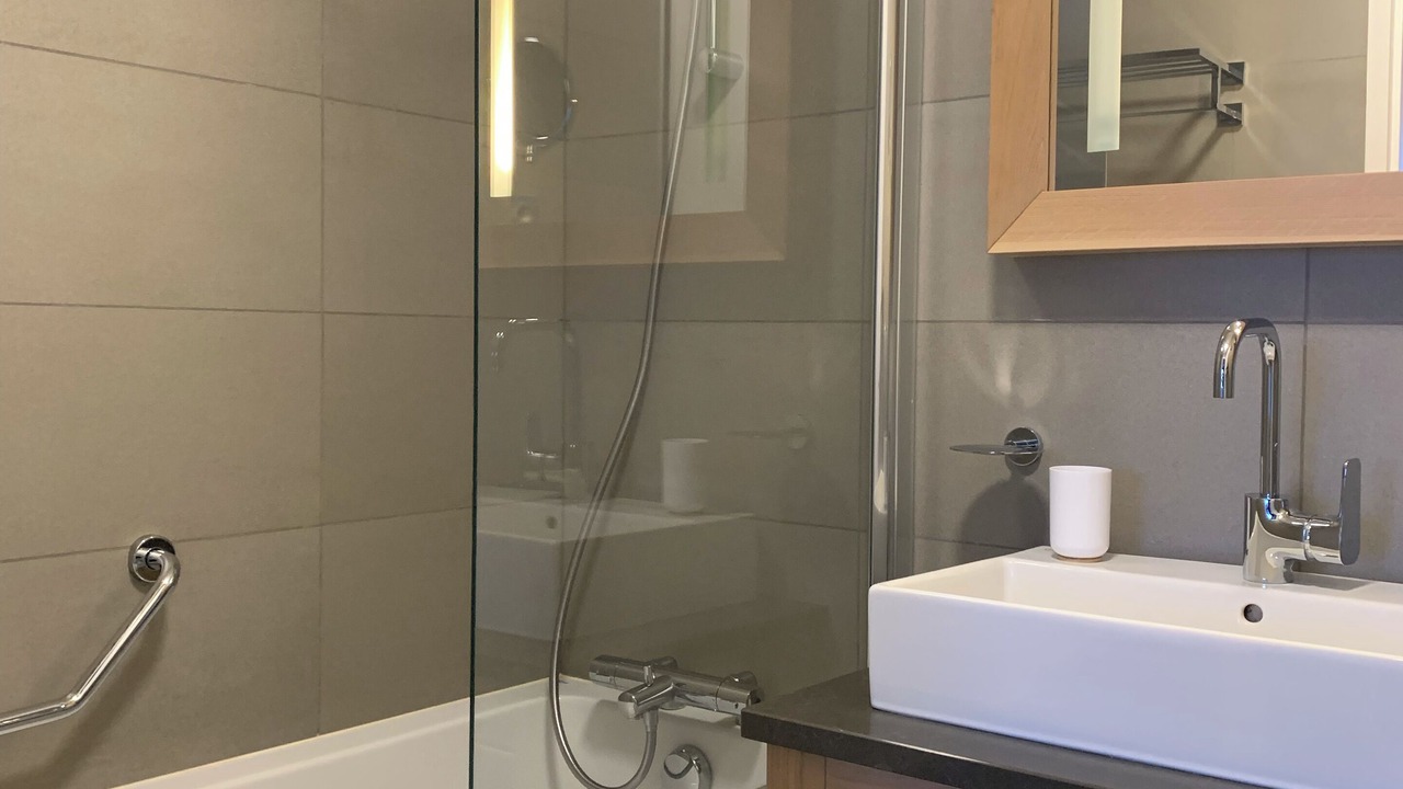 Photo of Bathroom in Arc-1800