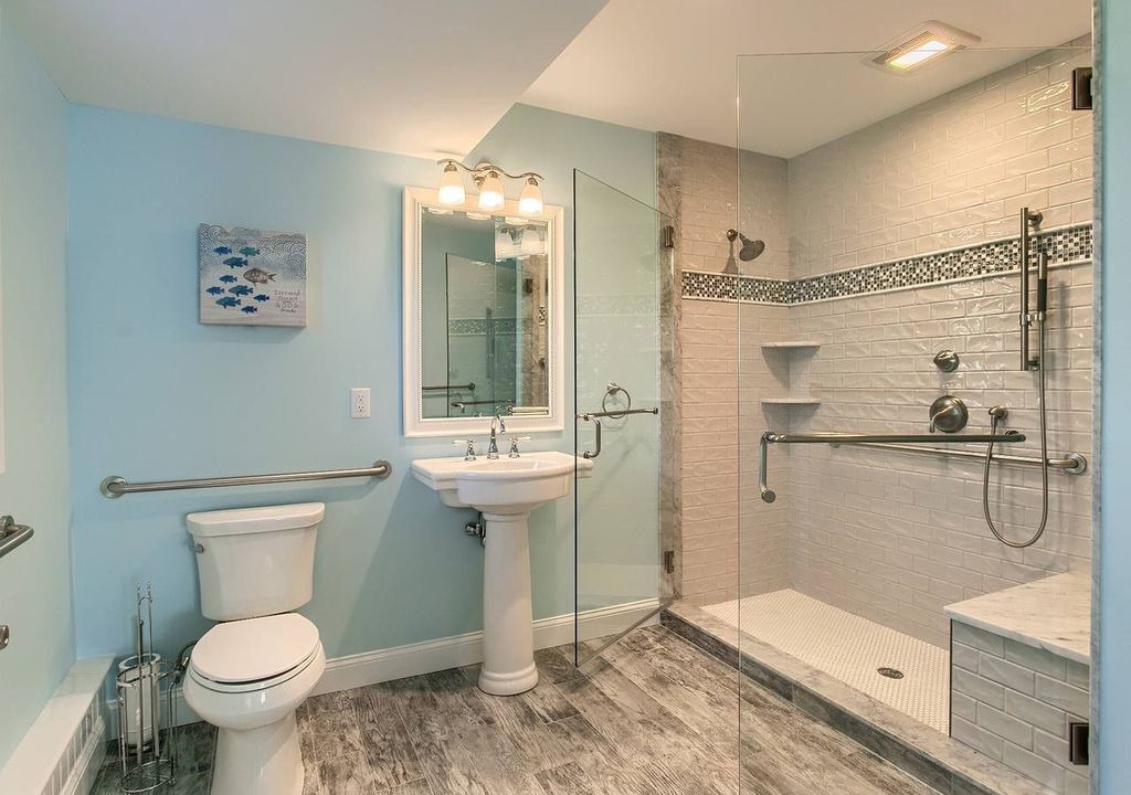 Photo of Bathroom in York Beach