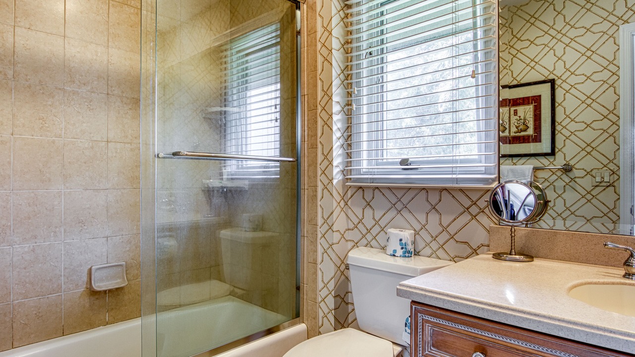 Photo of Bathroom in Beach Lagoon